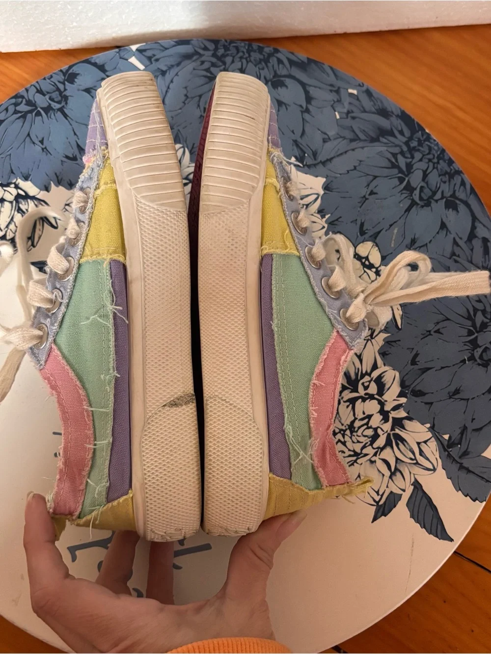 Blowfish Malibu Pastel Rainbow Sneakers Girls 13 🌈